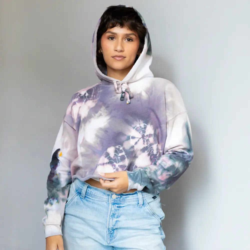 Cropped tie-dye hoodie sweatshirt in purple and blue patterns, ideal crop hoodie style