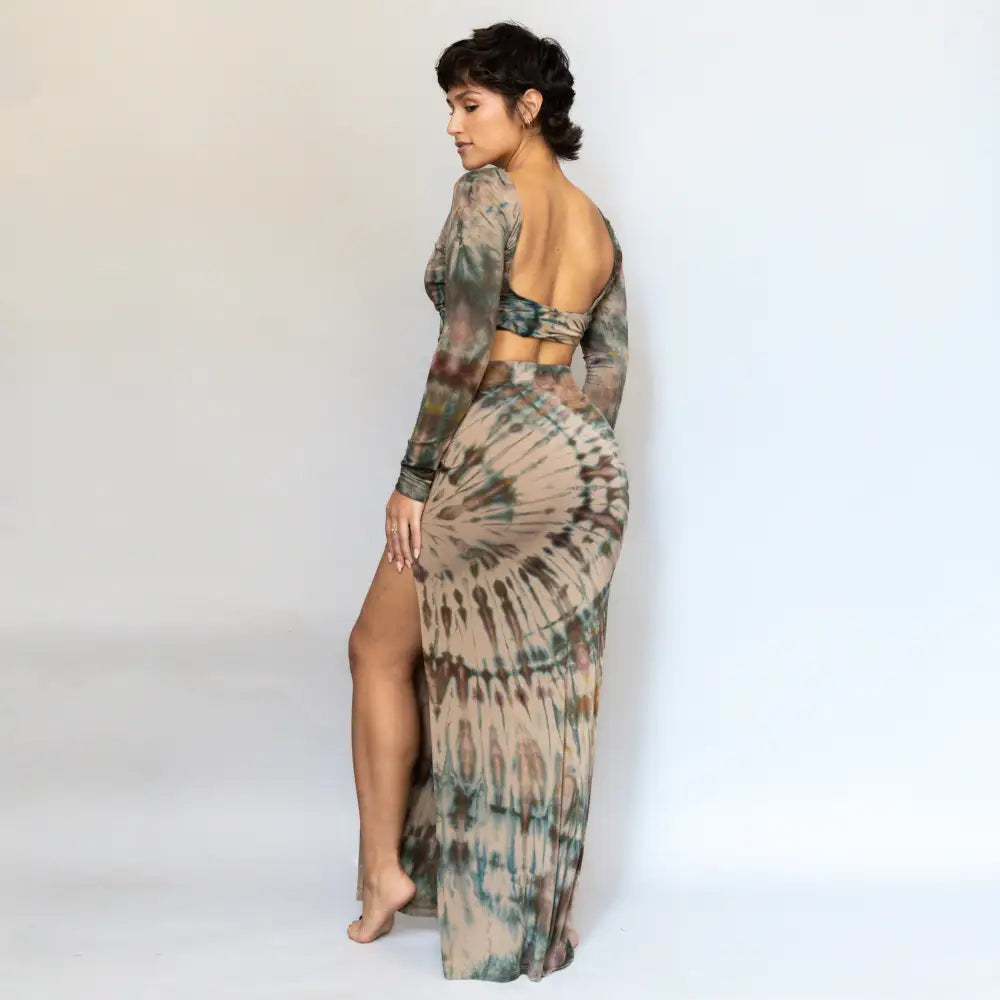 Long tie-dyed dress with open back and high slit, perfect for summer style in the Cait set